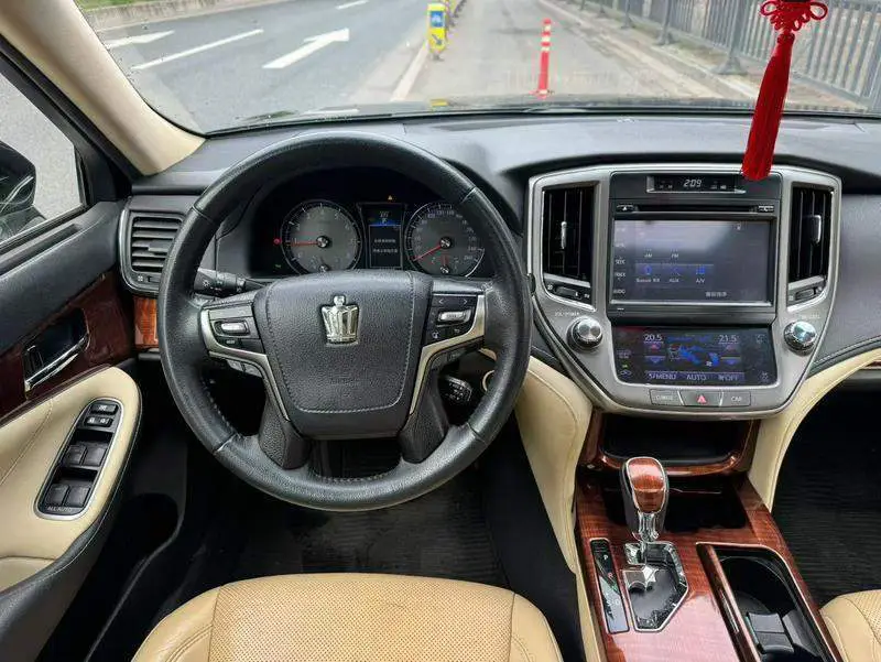 crown 2018 2.0T Sports Edition — 7