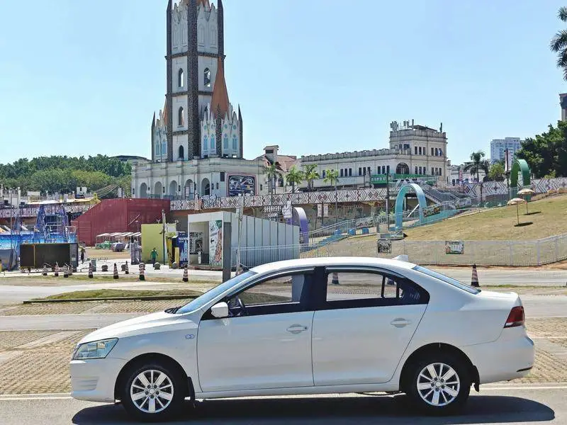 Santana 2015 1.6L Automatic Fashion Edition — 3