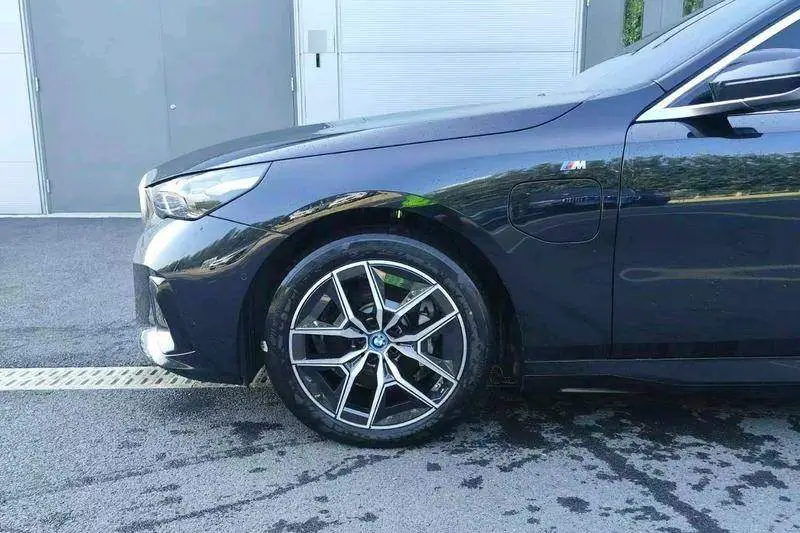 BMW i5 2025 eDrive 35L M Sport Package — 7