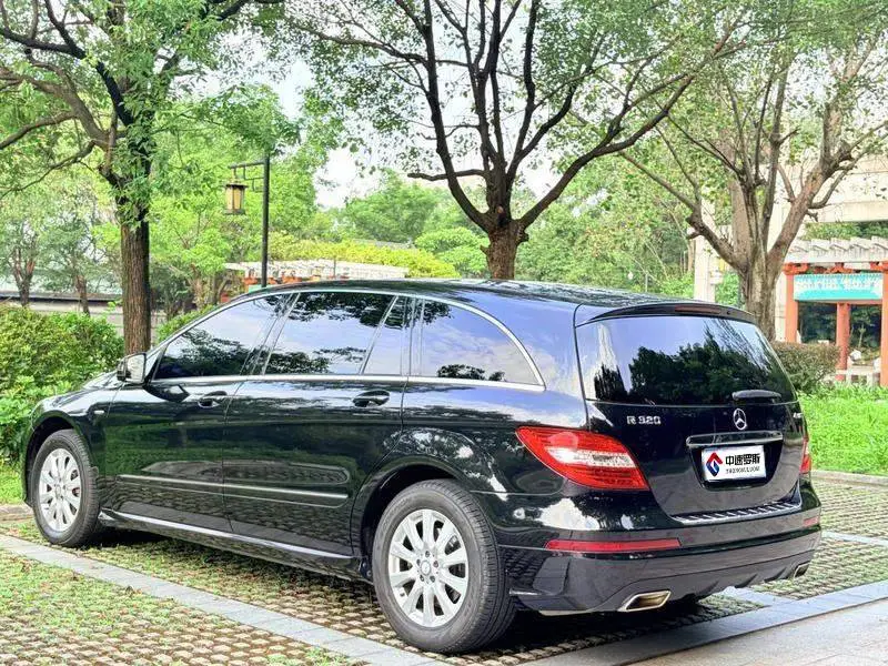 Mercedes-Benz R-Class 2017 R 320 4MATIC Business Edition — 4