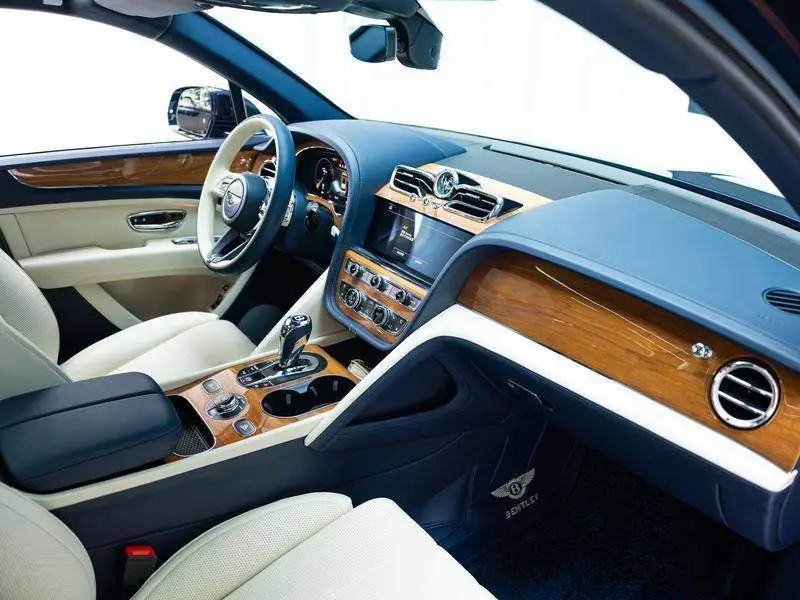 Bentayga 2023 4.0T V8 Long Wheelbase Yadu Edition — 18
