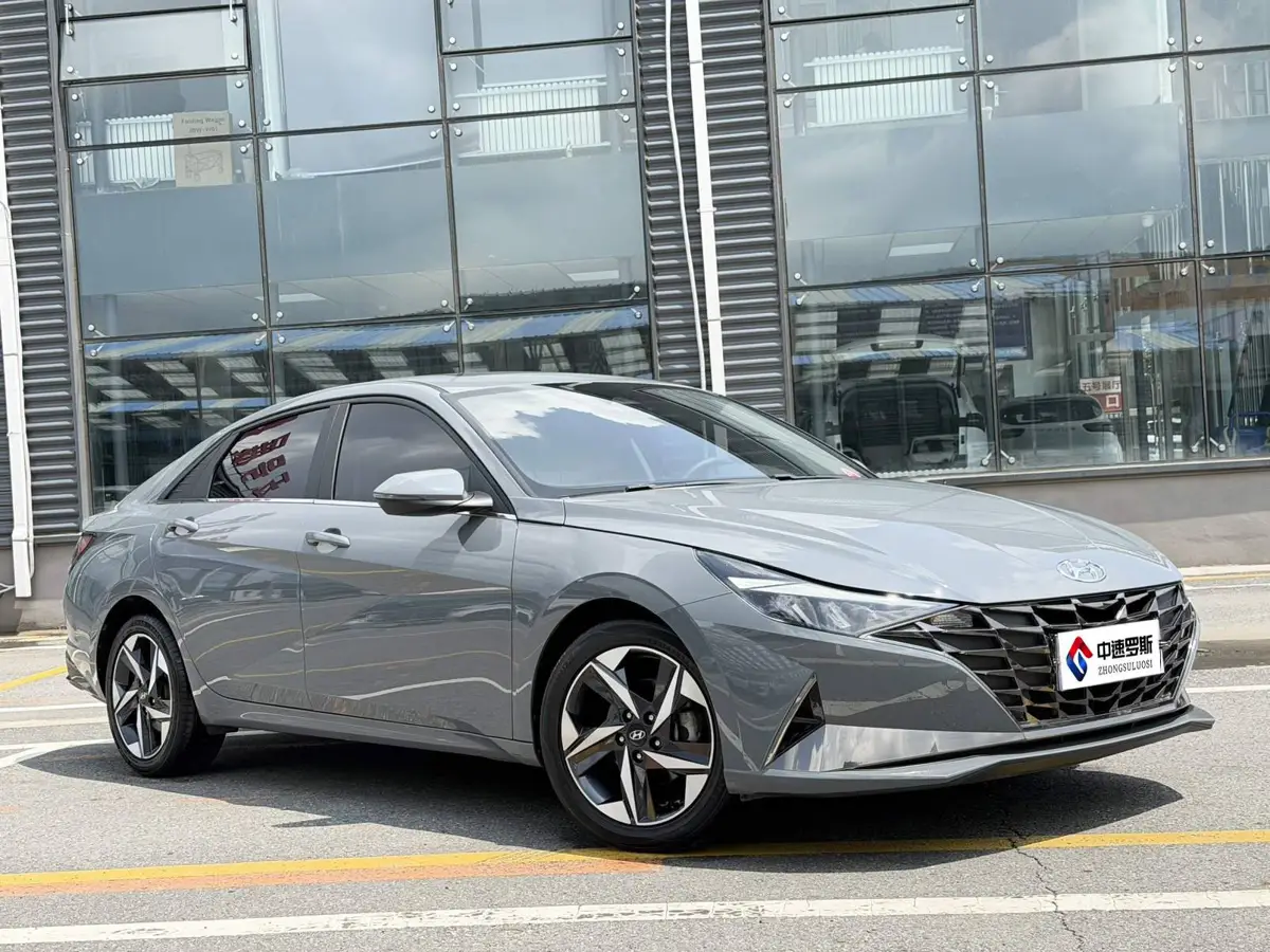 Elantra 2022 1.5L CVT LUX Premium Edition — 3