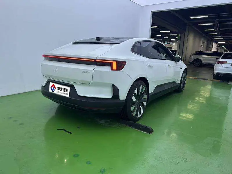 Polestar 4 2024 Single Motor Standard Range PLUS Double Star Interconnected Edition — 5