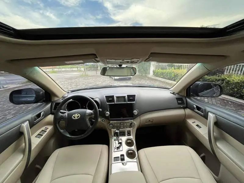 Highlander 2012 2.7L 2WD 7-seat Luxury Navigation Edition — 7