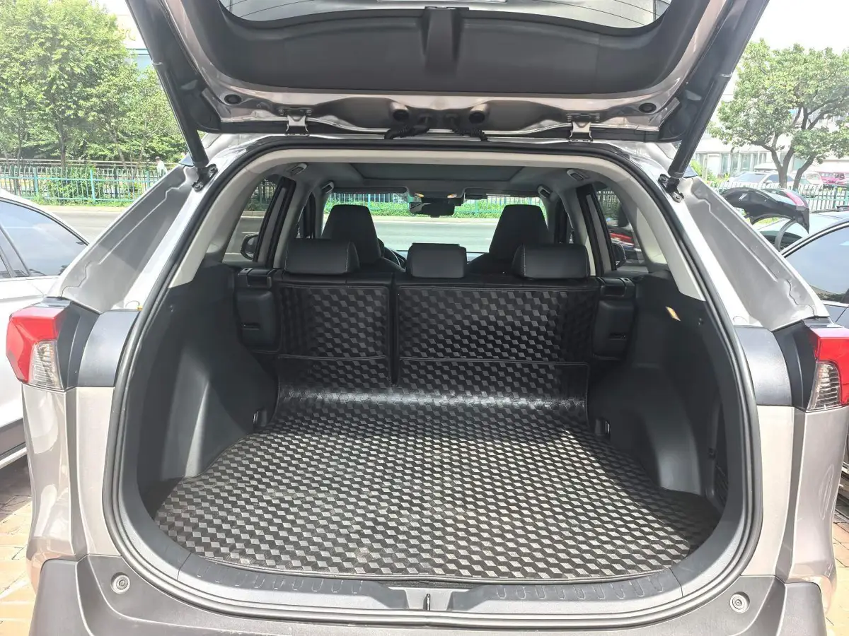 RAV4 Rongfang 2020 Hybrid 2.5L E-CVT 4WD Flagship Edition — 8