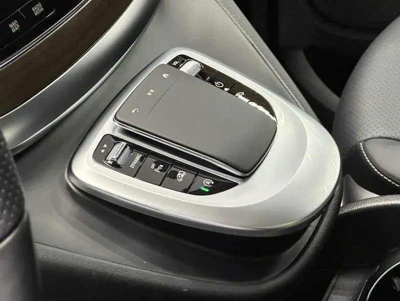 Mercedes-Benz V-Class 2020 V 260 L Long Wheelbase Luxury Edition — 7