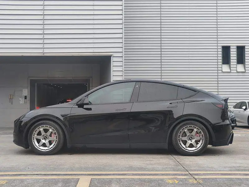 Model Y 2022 rear-wheel drive version — 4