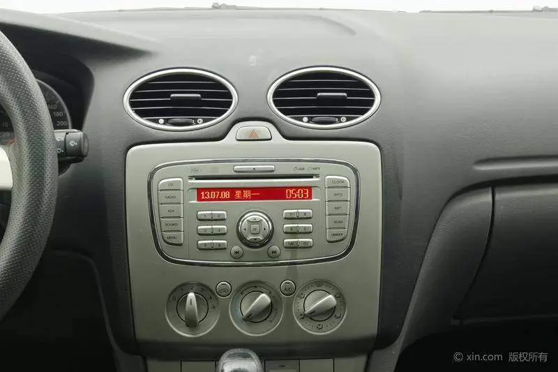 Fox 2013 Hatchback Classic 1.8L Automatic Millionth Anniversary Edition — 12