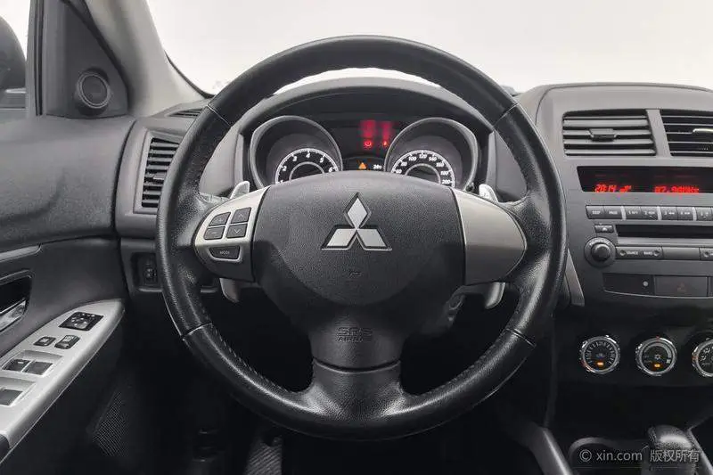 ASX 2013 2.0L CVT 2WD Deluxe Edition — 13