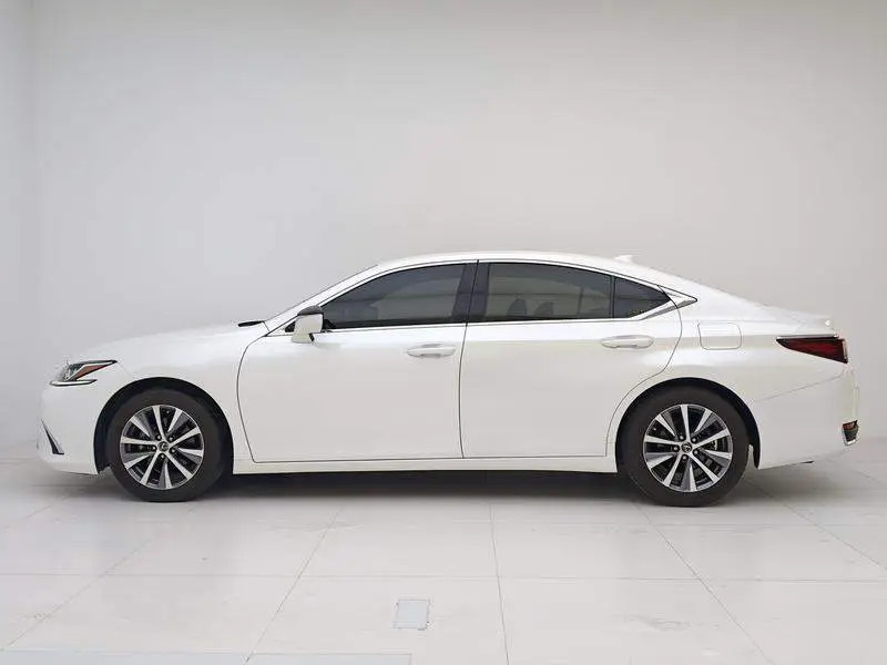 Lexus ES 2018 200 Excellence Edition National V — 2