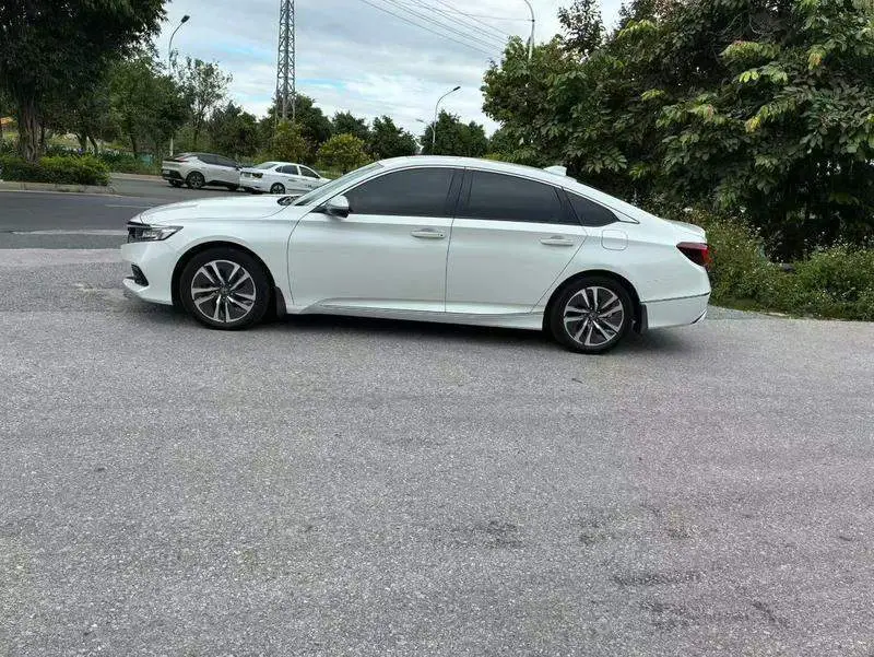 Accord 2022 Sharp Hybrid 2.0L Sharp Cool Edition — 3