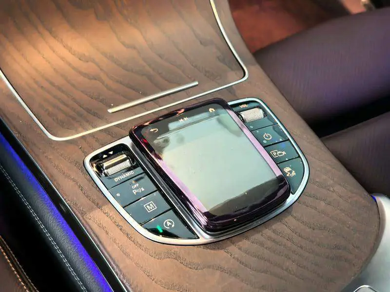 Mercedes-Benz GLC 2022 GLC 300 L 4MATIC Dynamic — 4