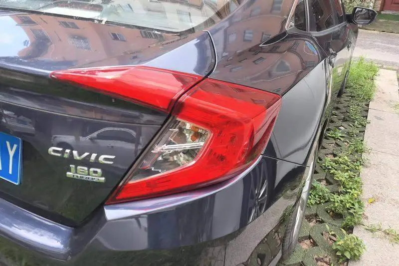 Civic 2016 180TURBO CVT Comfort Edition — 5