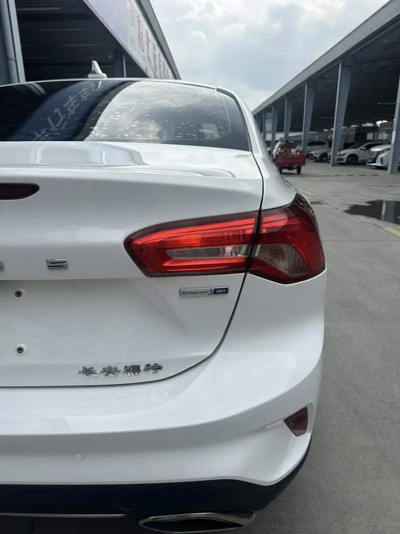 Fox 2021 Sedan EcoBoost 180 Automatic Front — 8