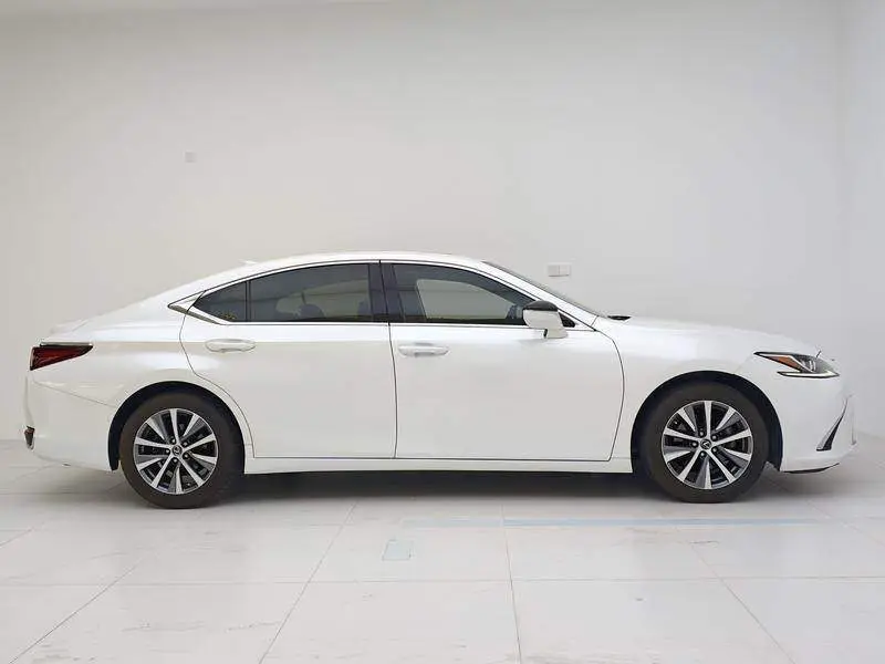 Lexus ES 2018 200 Excellence Edition National V — 3