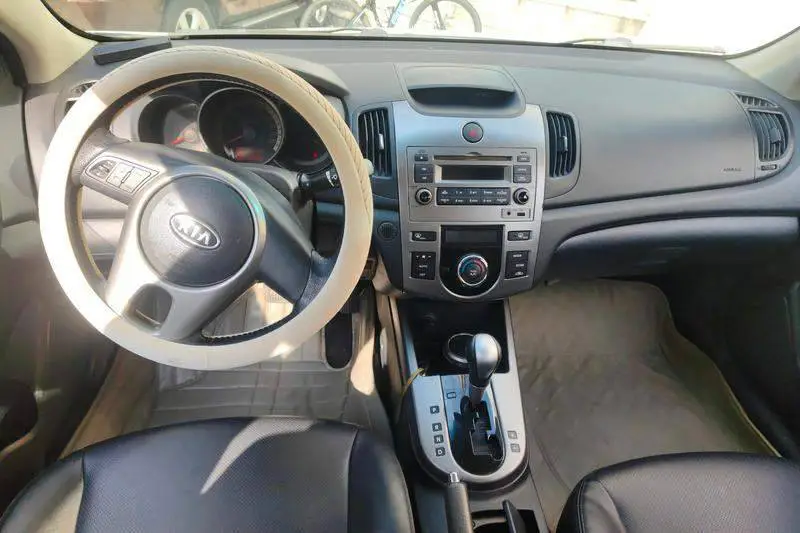 Freddy 2011 1.6L AT Premium — 12