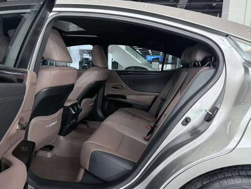Lexus ES 2022 200 Excellence Edition — 17