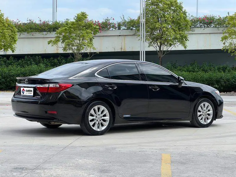 Lexus ES 2013 300h Elite Edition — 6