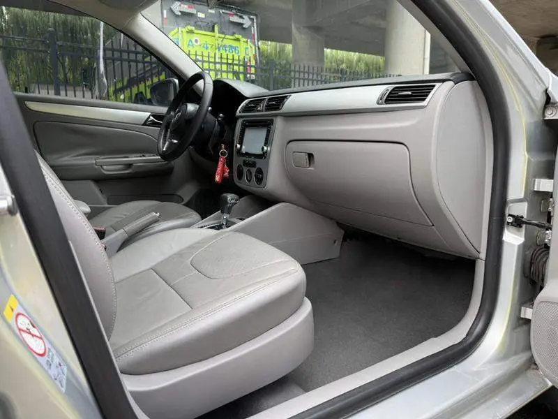 Bora 2011 1.6L Automatic Comfort — 14