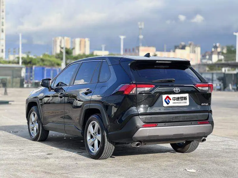 RAV4 Rongfang 2023 2.0L CVT 2WD Fashion Edition — 4