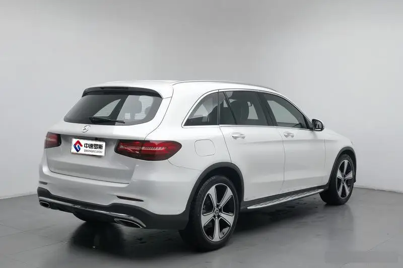 Mercedes-Benz GLC 2019 GLC 300 L 4MATIC Dynamic — 4