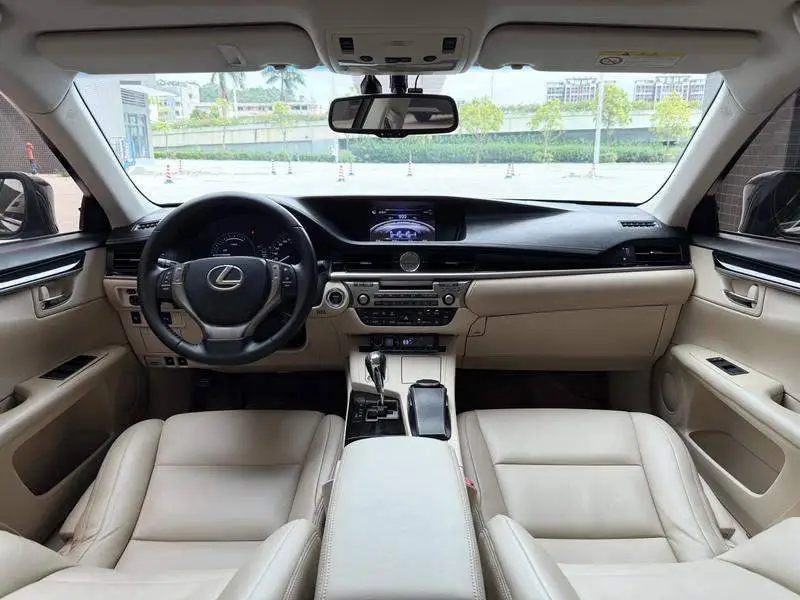 Lexus ES 2013 300h Elite Edition — 9
