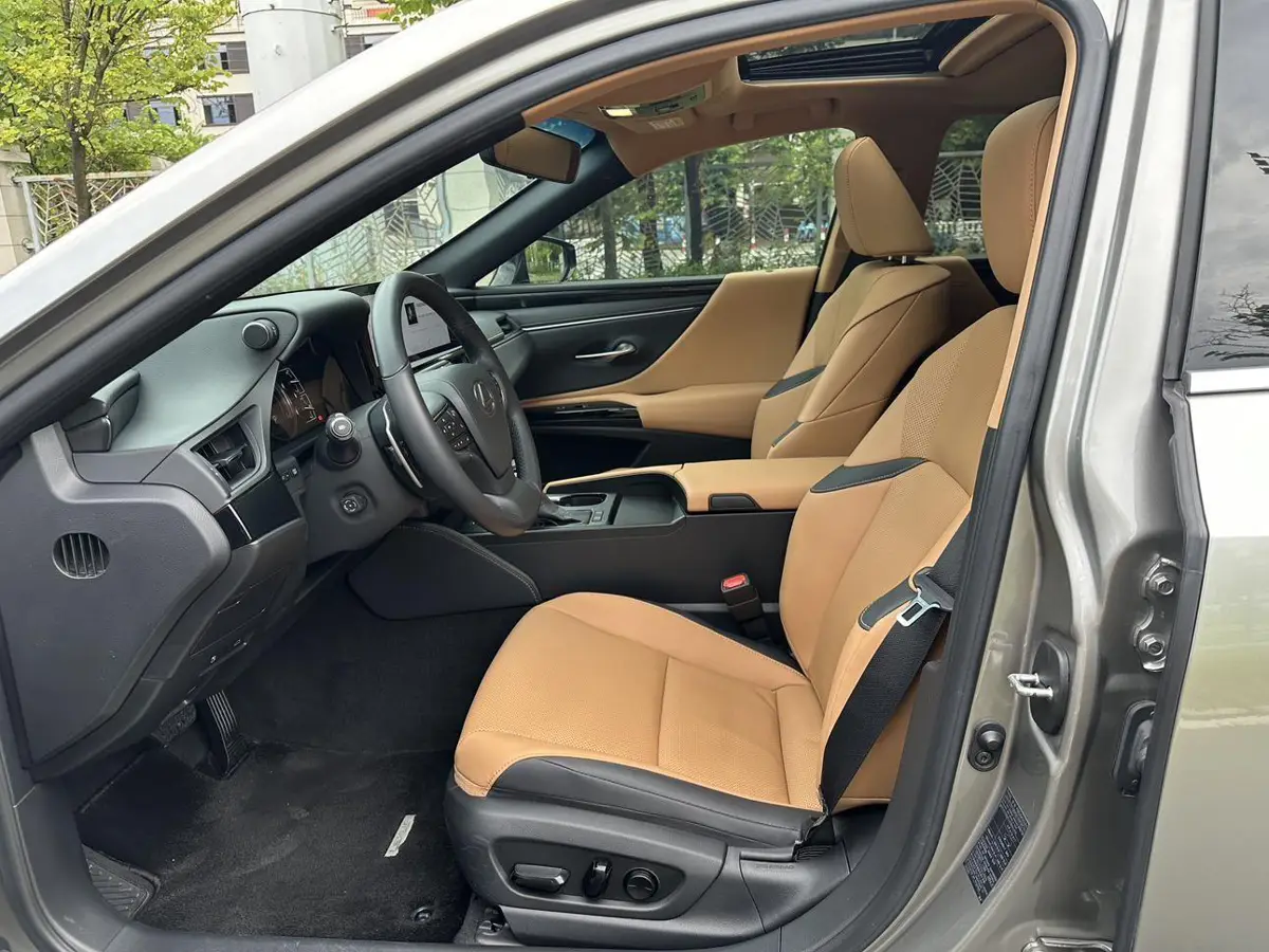 Lexus ES 2022 200 Excellence Edition — 7