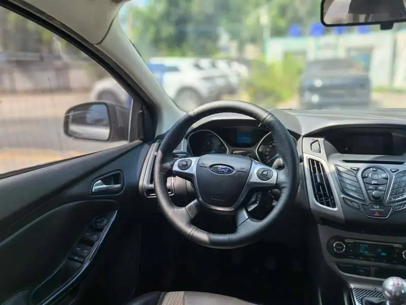 Fox 2012 Hatchback 1.6L Manual Fashion Edition — 10