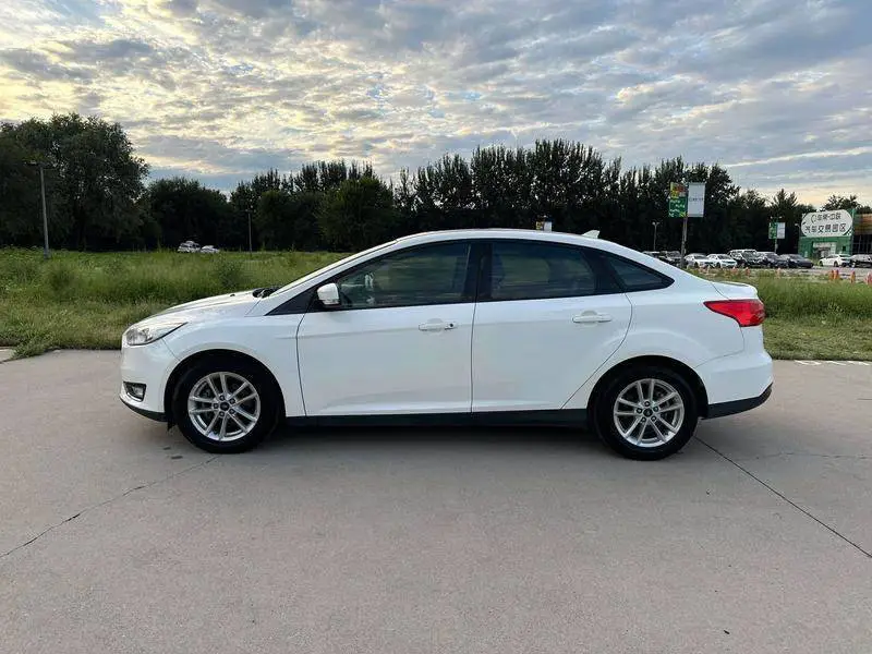 Fox 2017 Sedan 1.6L Automatic Fashion Smart Edition — 4