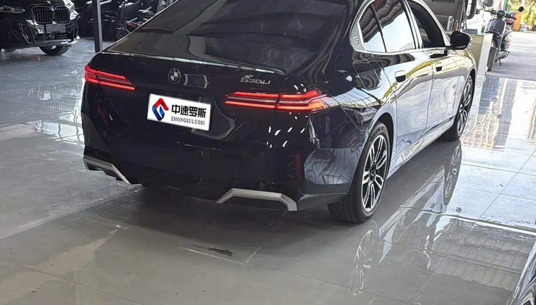 BMW 5 Series 2025 530Li Leading M Sport Package — 16