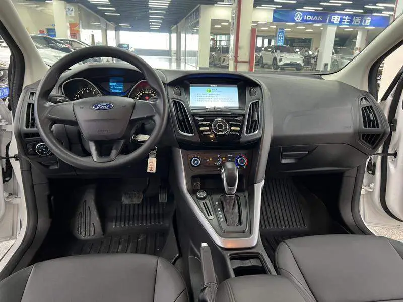Fox 2015 Hatchback 1.6L Automatic Comfort — 10