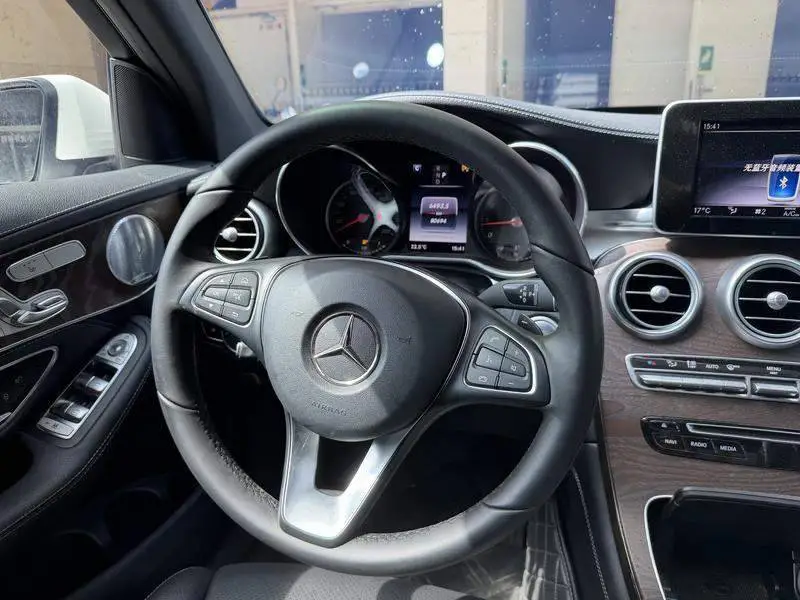 Mercedes-Benz GLC 2019 GLC 300 L 4MATIC Dynamic — 19