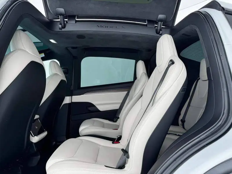 Model X 2023 Dual Motor All-Wheel Drive — 14
