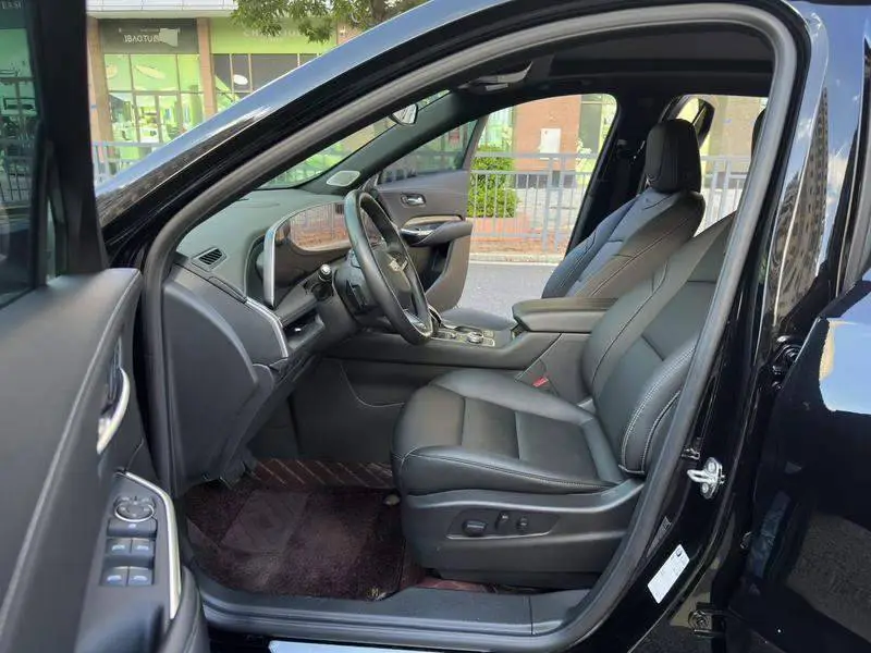 Cadillac XT4 2024 28T 2WD Luxury Model — 15