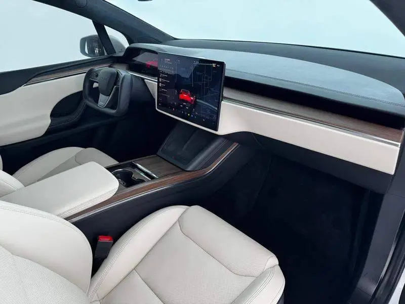 Model X 2023 Dual Motor All-Wheel Drive — 12