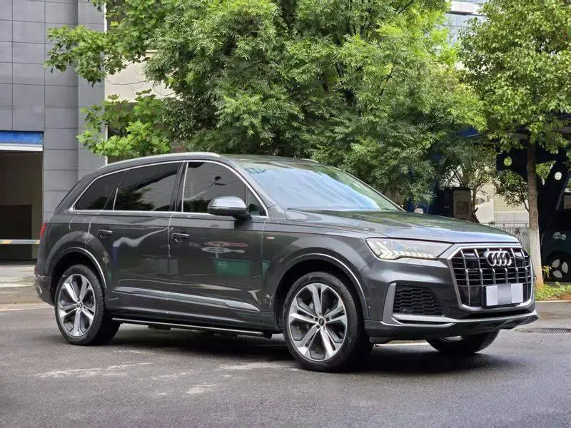 Audi Q7 2022 55 TFSI quattro S line premium model — 3