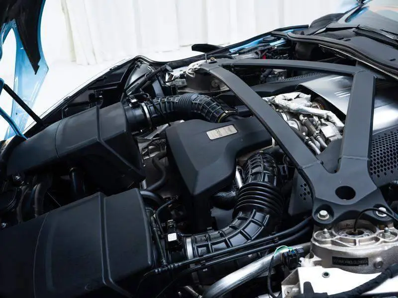Aston Martin DB11 2020 4.0T V8 Coupe — 7
