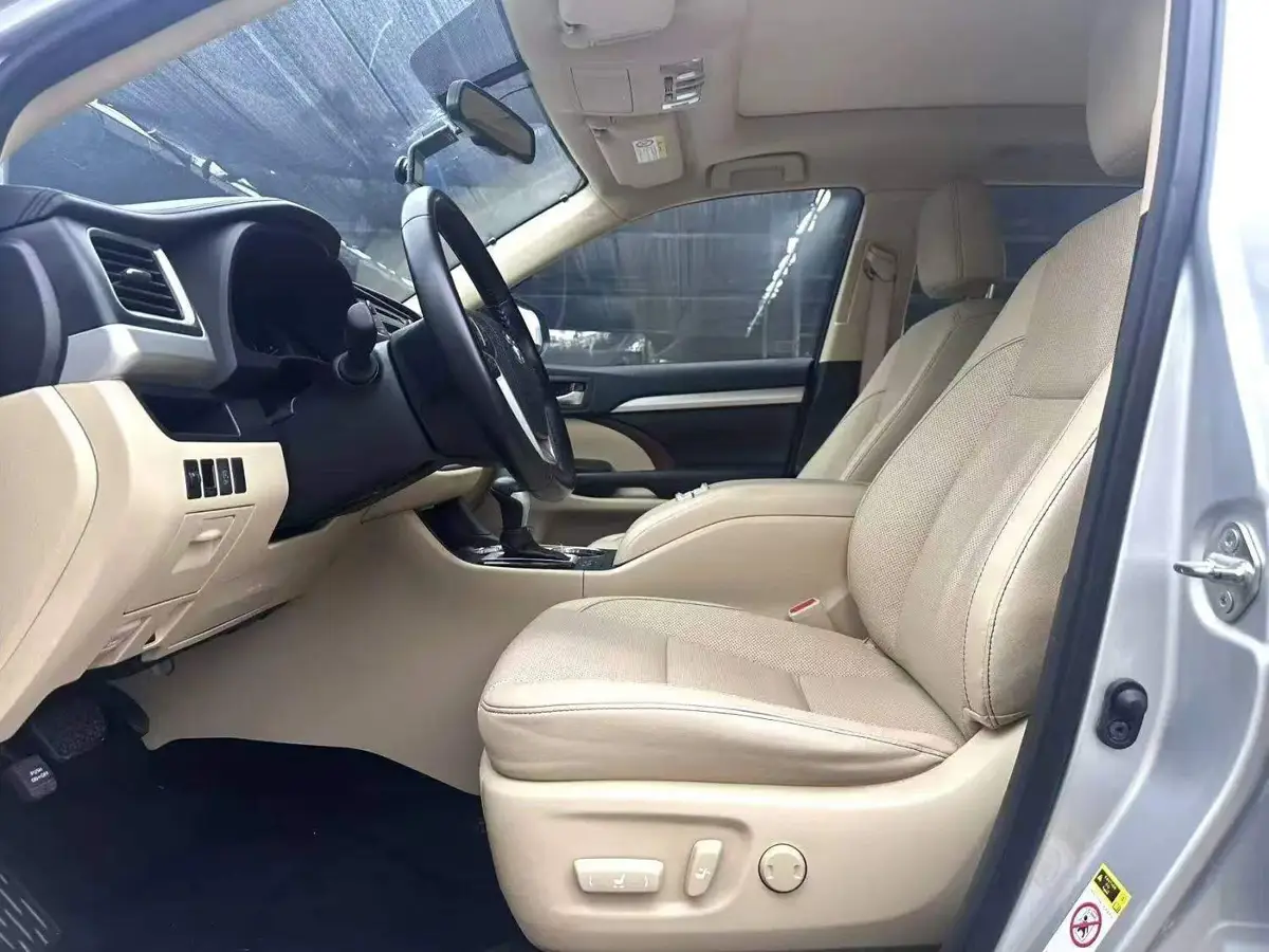 Highlander 2015 2.0T 2WD Luxury Edition 7 Seaters — 7