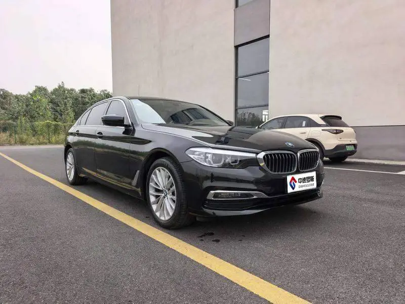 BMW 5 Series 2019 525Li Luxury Package — 3