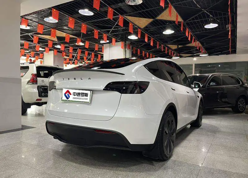 Model Y 2023 Long Range All-Wheel Drive — 7