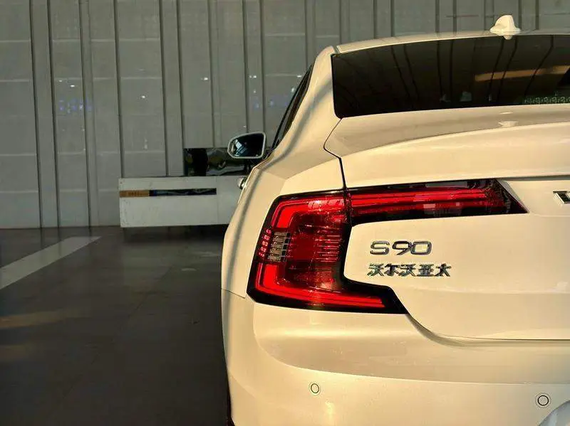 Volvo S90 2022 B5 Zhiyuan Deluxe Edition — 10