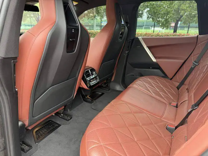 BMW iX 2023 xDrive50 — 10