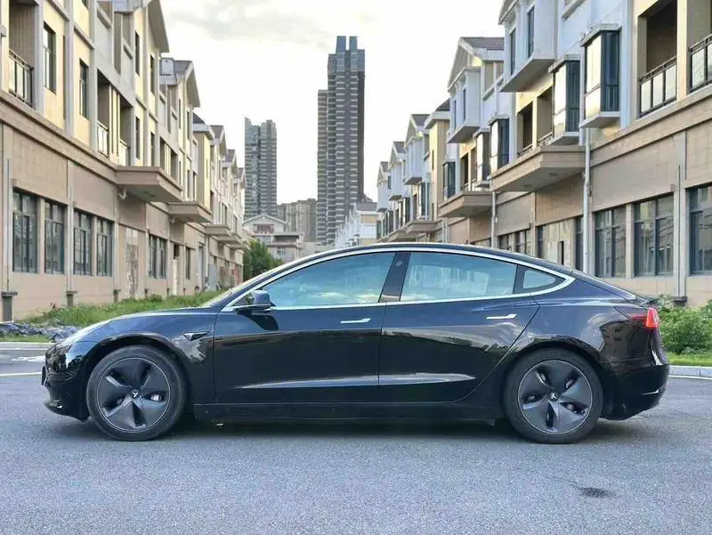 Model 3 2020 facelifted long-range rear-wheel drive version — 3