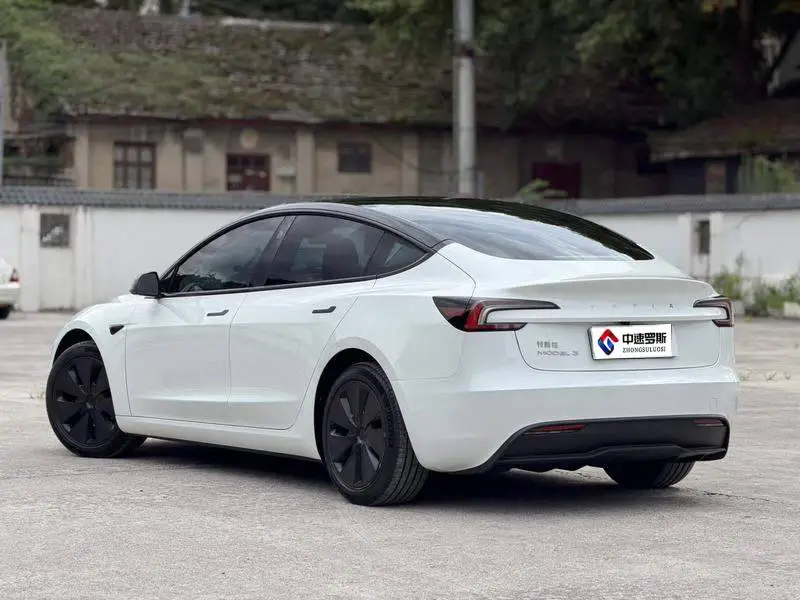 Model 3 2023 rear-wheel drive version — 4