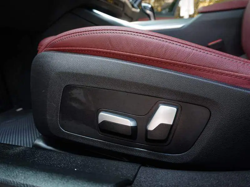 BMW 3 Series 2022 325Li M Sport Night Edition — 12