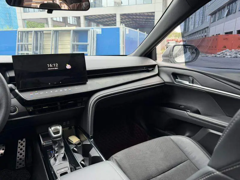 Camry 2024 Hybrid 2.0HS Sports Edition — 10