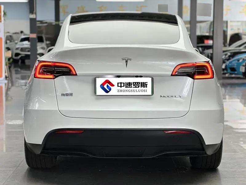 Model Y 2024 rear-wheel drive version — 4