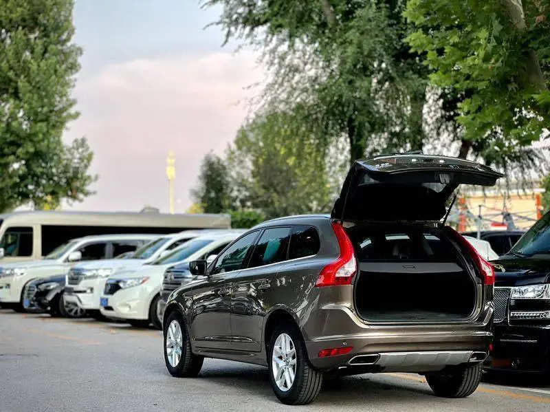 Volvo XC60 2017 T5 AWD Intelligent Edition — 4