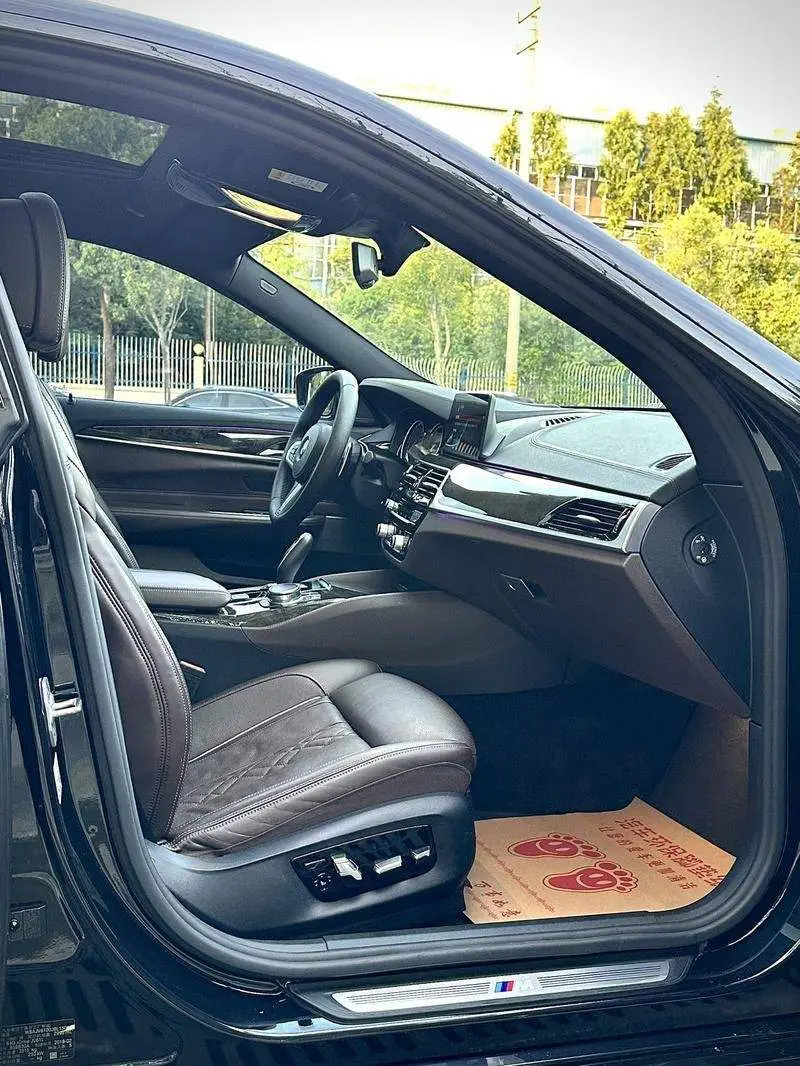 BMW 6 Series GT 2018 640i xDrive M Sport Package — 10