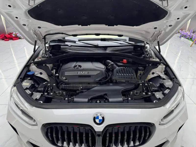BMW 1 Series 2023 125i M Sport Night Edition — 7